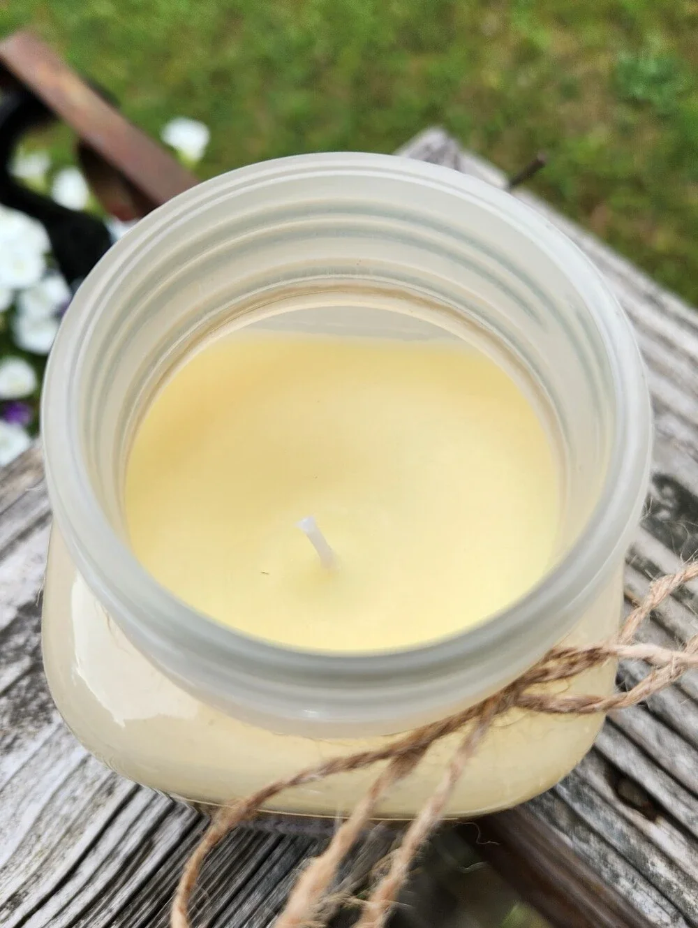 Tulip Fields Scented Candle - Cream - Picture 2 of 2